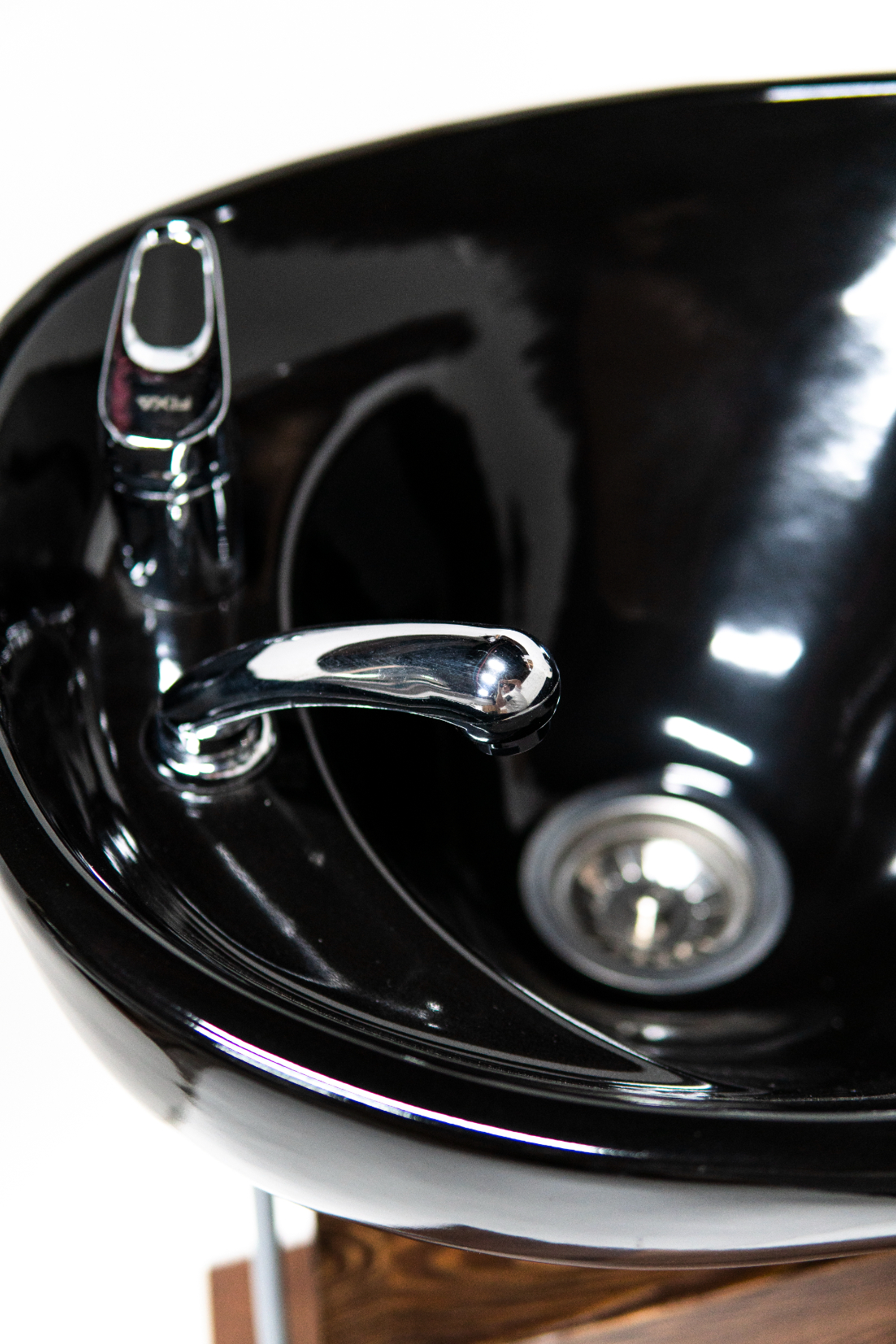 Cresis Global Barber Equipment Barber Chair CRY 117: Premium Hydraulic Recliner - Image 19