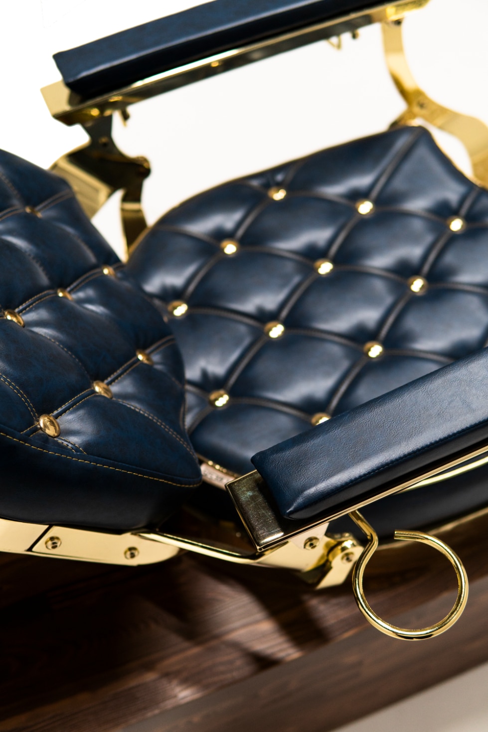 Cresis Global Barber Equipment Barber Chair CRY 117: Premium Hydraulic Recliner - Image 17